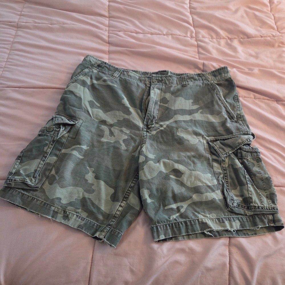 Faded Glory Mens Camo Cargo Shorts Size 40 Green Camouflage Frayed Hem Cotton